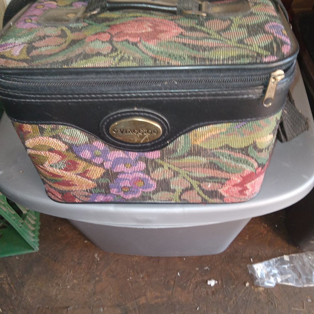 Vintage Viaggio Travel Makeup Case